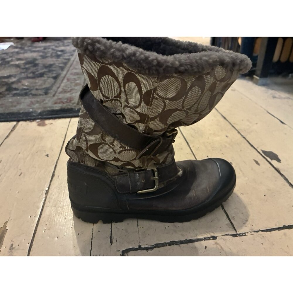 Coach womens leather boots size 6 B leather with buckle